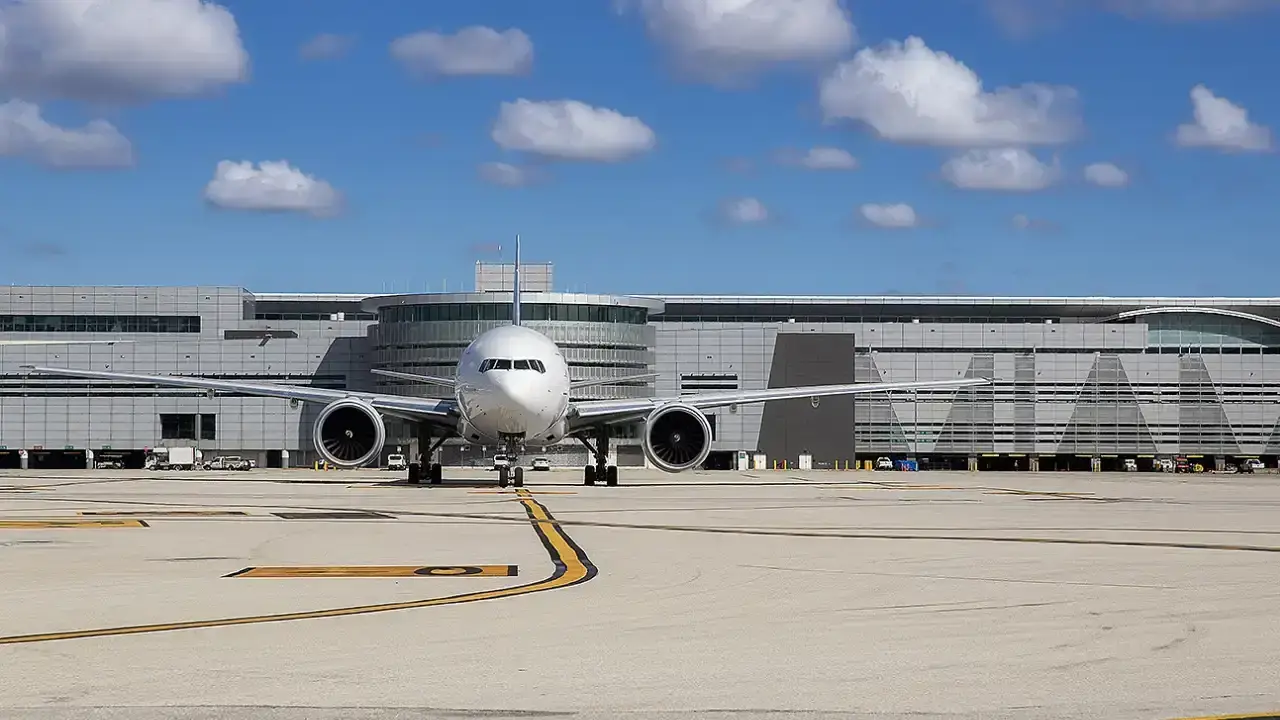 United Airlines at Miami Airport (MIA) Terminal – Location, Gates & Services